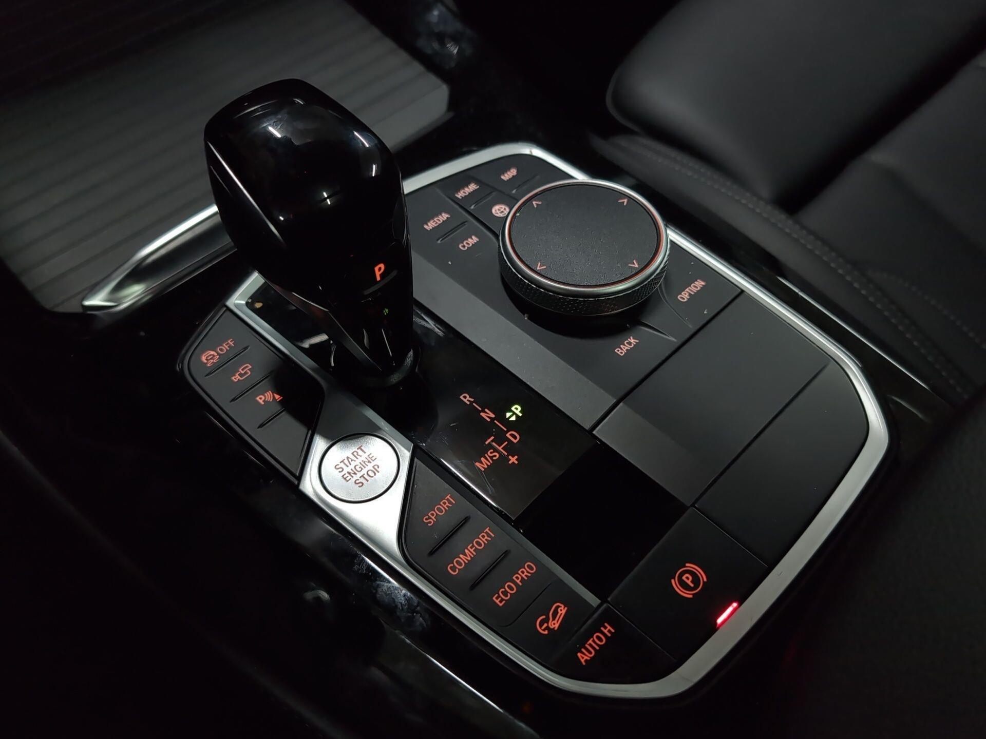 BMW X4 xDrive30d color Negro. Año 2025. 210KW(286CV). Diésel. En concesionario Automotor Premium Viso - Málaga de Málaga