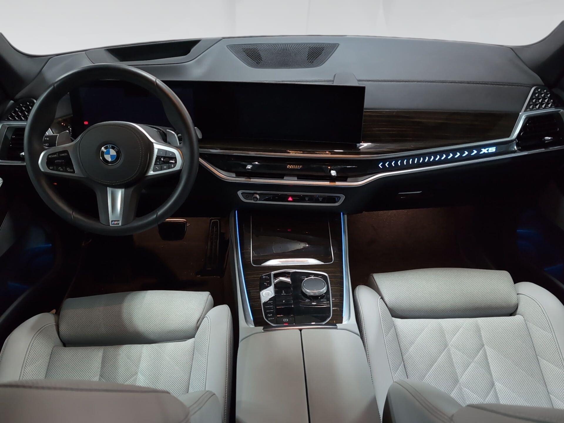 BMW X5 xDrive40d color Negro. Año 2025. 259KW(352CV). Diésel. En concesionario Automotor Premium Velázquez - Málaga de Málaga