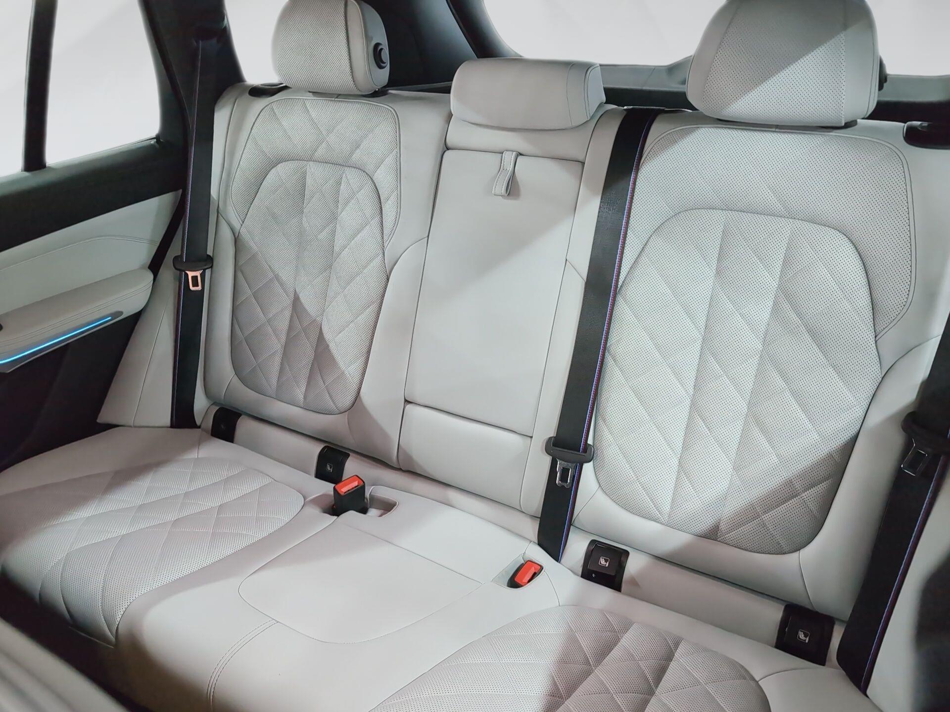 BMW X5 xDrive40d color Negro. Año 2025. 259KW(352CV). Diésel. En concesionario Automotor Premium Velázquez - Málaga de Málaga