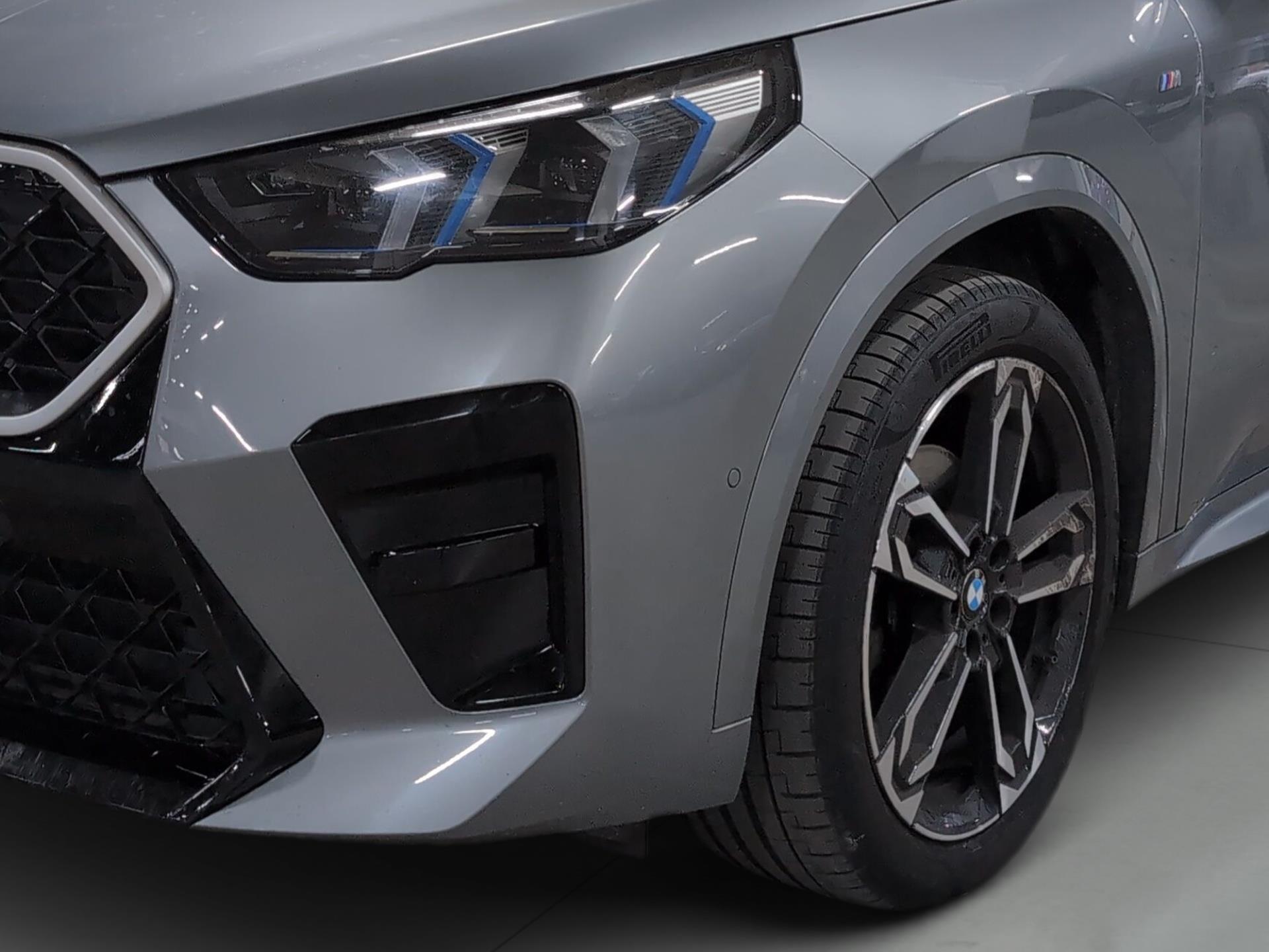 BMW X2 sDrive18d color Gris. Año 2025. 110KW(150CV). Diésel. En concesionario Automotor Premium Viso - Málaga de Málaga