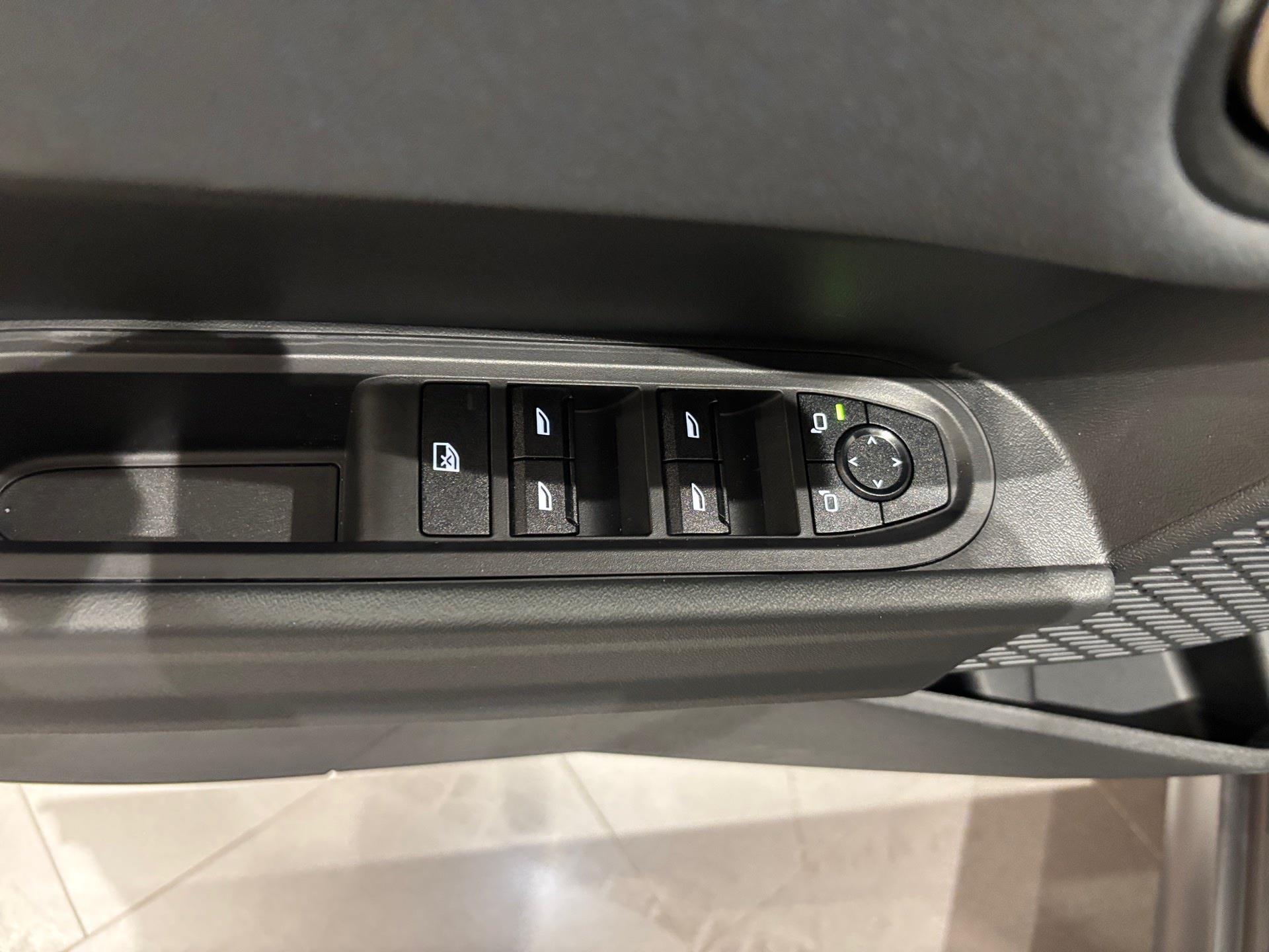 fotoG 25 del MINI MINI Cooper 5 Puertas C 115 kW (156 CV) 156cv Gasolina del 2025 en Almería