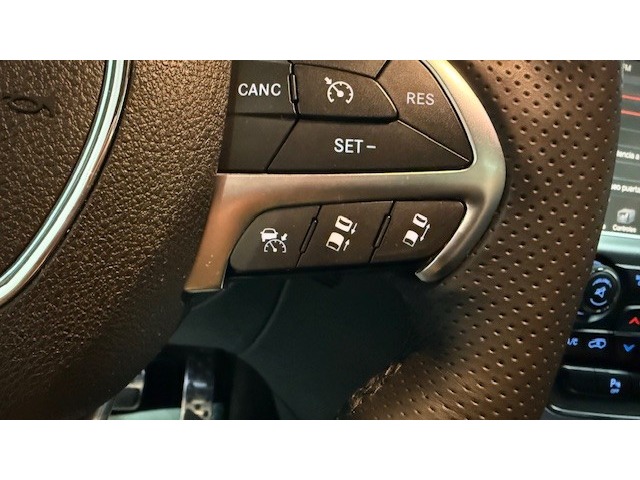 Jeep Grand Cherokee 6.4 V8 Hemi SRT 344 kW (468 CV)