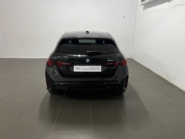 BMW Serie 1 120d color Negro. Año 2024. 120KW(163CV). Diésel. En concesionario Amiocar S.A. de Coruña