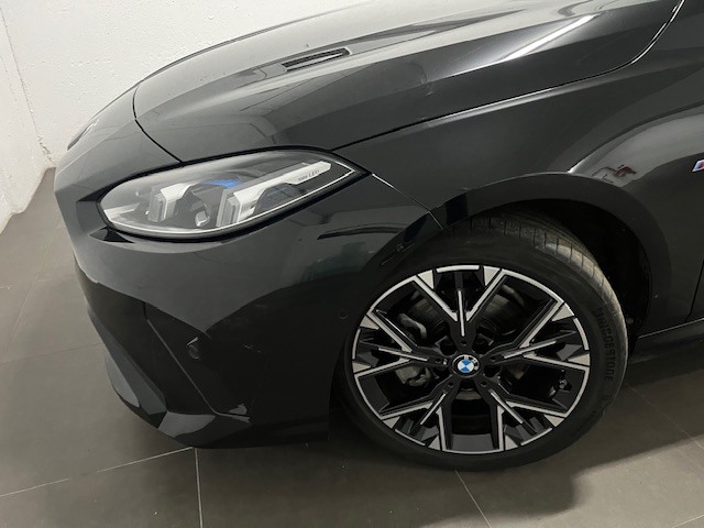 BMW Serie 1 120d color Negro. Año 2024. 120KW(163CV). Diésel. En concesionario Amiocar S.A. de Coruña