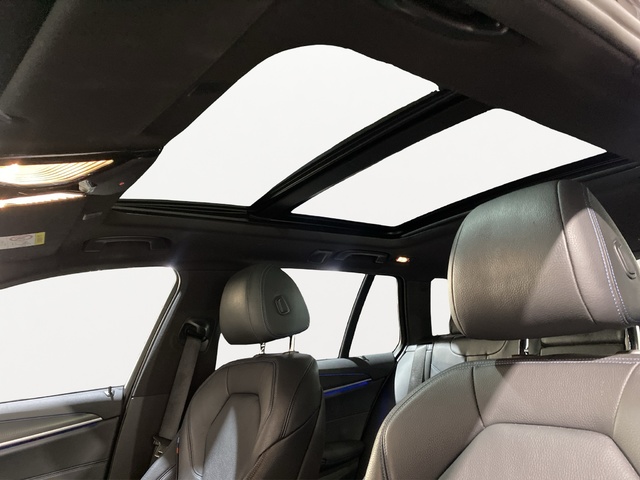 BMW Serie 5 530d Touring color Gris. Año 2021. 210KW(286CV). Diésel. En concesionario Hispamovil Elche de Alicante