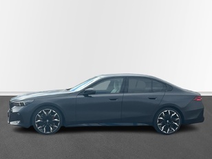 Fotos de BMW Serie 5 520d color Gris. Año 2025. 145KW(197CV). Diésel. En concesionario MURCIA PREMIUM S.L. JUAN CARLOS I de Murcia