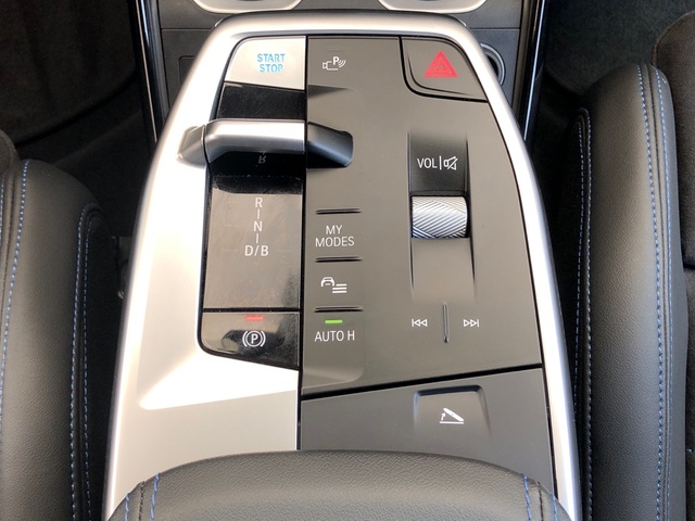 BMW iX2 xDrive30 color Blanco. Año 2025. 230KW(313CV). Eléctrico. En concesionario Proa Premium Palma de Illes Balears