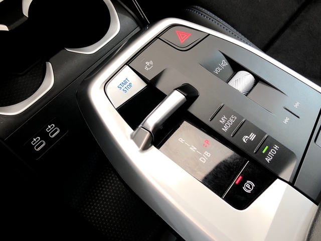 BMW iX2 xDrive30 color Blanco. Año 2025. 230KW(313CV). Eléctrico. En concesionario Proa Premium Palma de Illes Balears