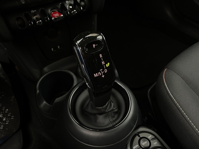 fotoG 16 del MINI MINI Cooper 5 Puertas 100 kW (136 CV) 136cv Gasolina del 2020 en Alicante