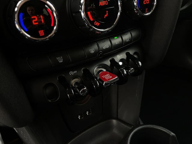 fotoG 19 del MINI MINI Cooper 5 Puertas 100 kW (136 CV) 136cv Gasolina del 2020 en Alicante