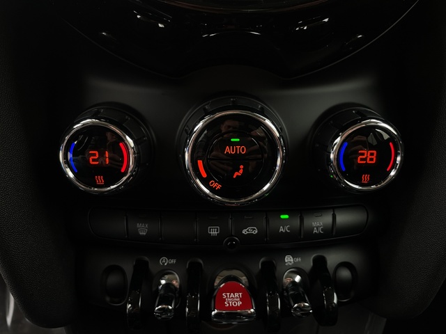 fotoG 20 del MINI MINI Cooper 5 Puertas 100 kW (136 CV) 136cv Gasolina del 2020 en Alicante