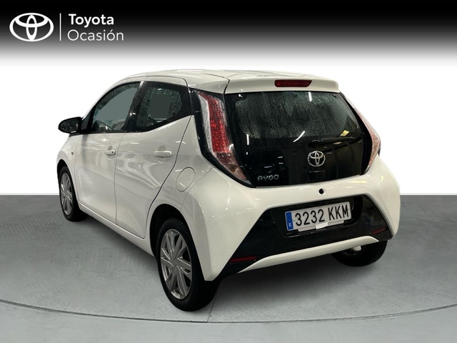 Toyota Aygo 1.0 70 x-play 51 kW (69 CV)