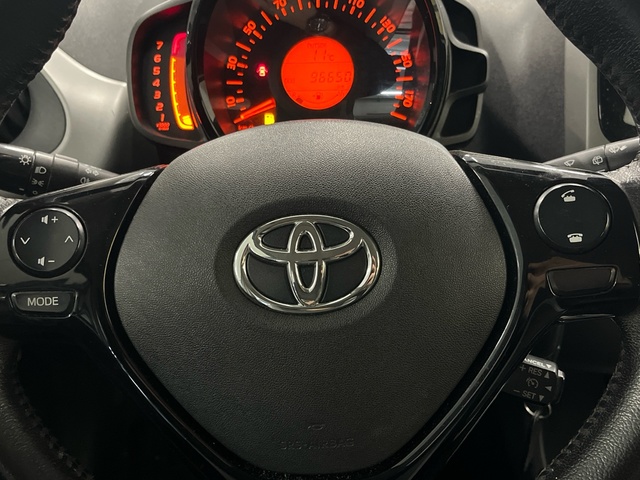 Toyota Aygo 1.0 70 x-play 51 kW (69 CV)