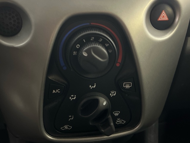 Toyota Aygo 1.0 70 x-play 51 kW (69 CV)