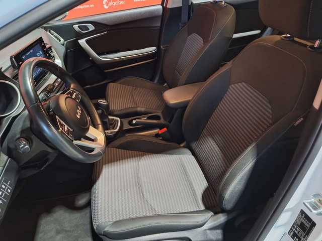 Kia Ceed 1.6 MHEV iMT Drive 100 kW (136 CV)