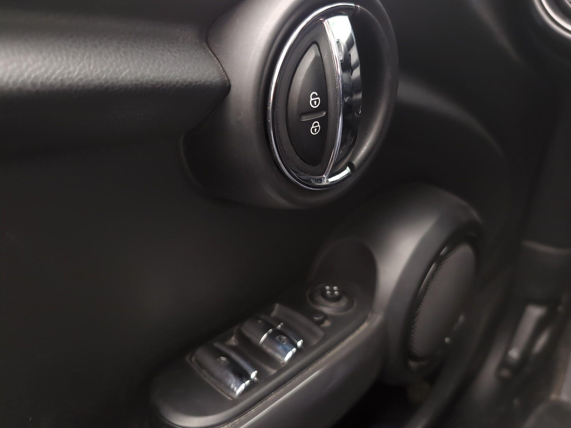 fotoG 13 del MINI MINI Cooper Cabrio 100 kW (136 CV) 136cv Gasolina del 2018 en Málaga