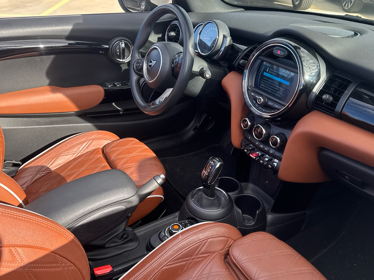 fotoG 7 del MINI MINI Cooper Cabrio 100 kW (136 CV) 136cv Gasolina del 2020 en Madrid