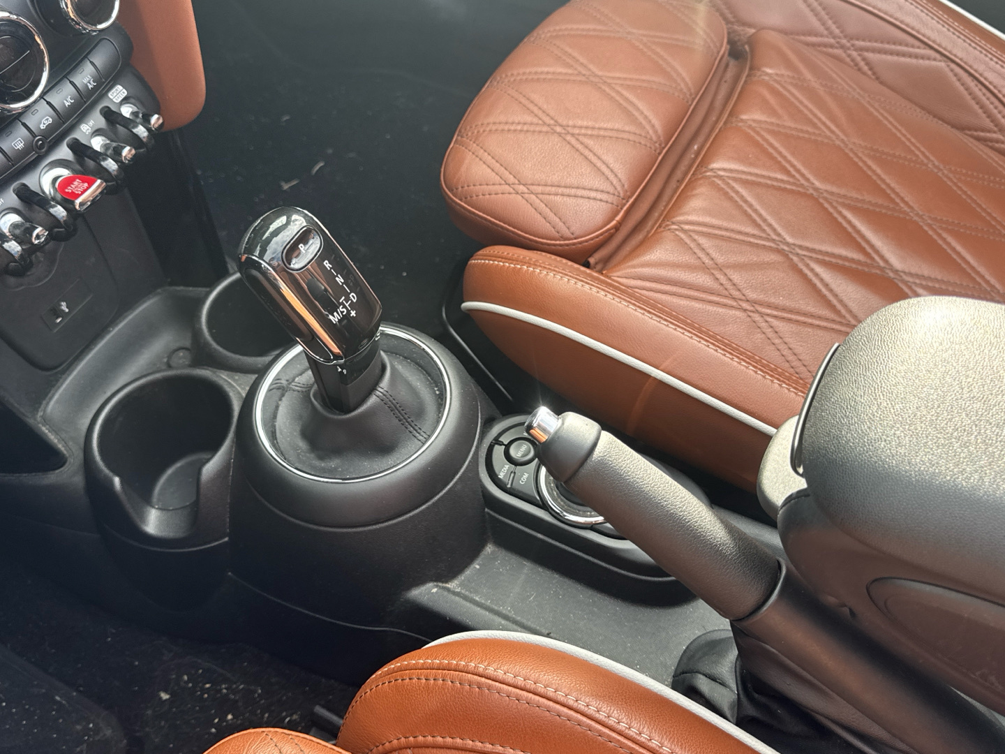 fotoG 12 del MINI MINI Cooper Cabrio 100 kW (136 CV) 136cv Gasolina del 2020 en Madrid