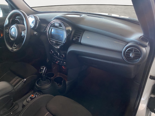 fotoG 7 del MINI MINI Cooper 5 Puertas 100 kW (136 CV) 136cv Gasolina del 2020 en Alicante