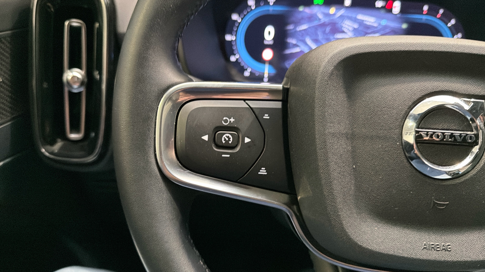 Volvo XC40 segunda mano 103918896 - 18