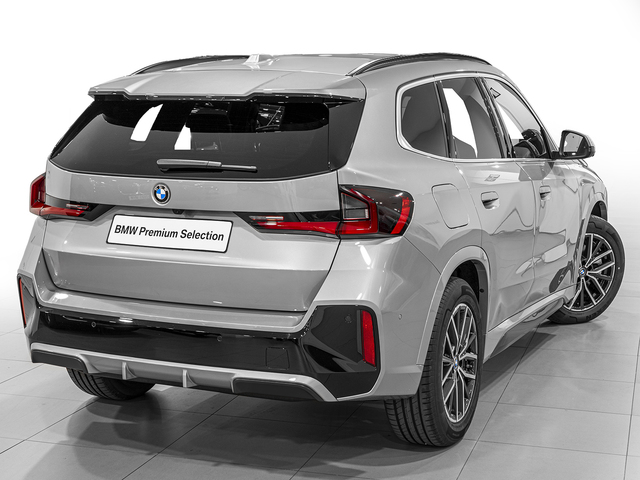 BMW X1 sDrive20d color Gris Plata. Año 2024. 120KW(163CV). Diésel. En concesionario Caetano Cuzco, Alcalá de Madrid