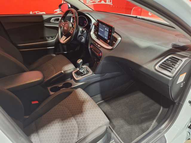 Kia Ceed 1.6 MHEV iMT Drive 100 kW (136 CV)