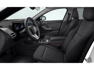 Fotos de BMW Serie 1 120d color Blanco. Año 2025. 120KW(163CV). Diésel. En concesionario San Pablo Motor | Su Eminencia de Sevilla