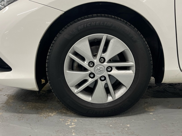 Toyota Auris 140H Hybrid Touring Sports Business 100 kW (136 CV)