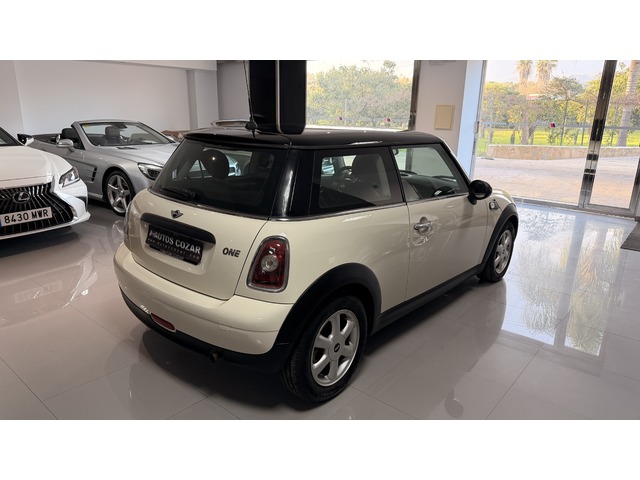 MINI MINI Cooper One 70 kW (95 CV)