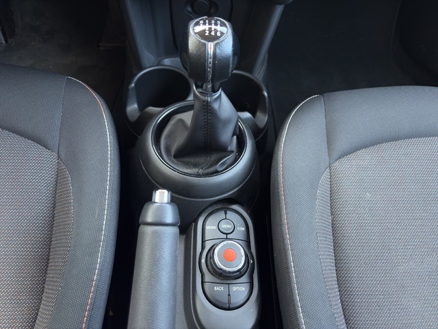 fotoG 16 del MINI MINI Cooper 5 Puertas 100 kW (136 CV) 136cv Gasolina del 2021 en Alicante