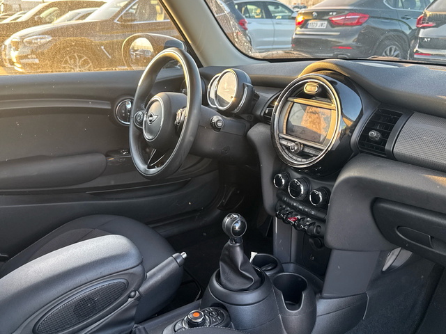 fotoG 7 del MINI MINI Cooper 100 kW (136 CV) 136cv Gasolina del 2019 en Madrid