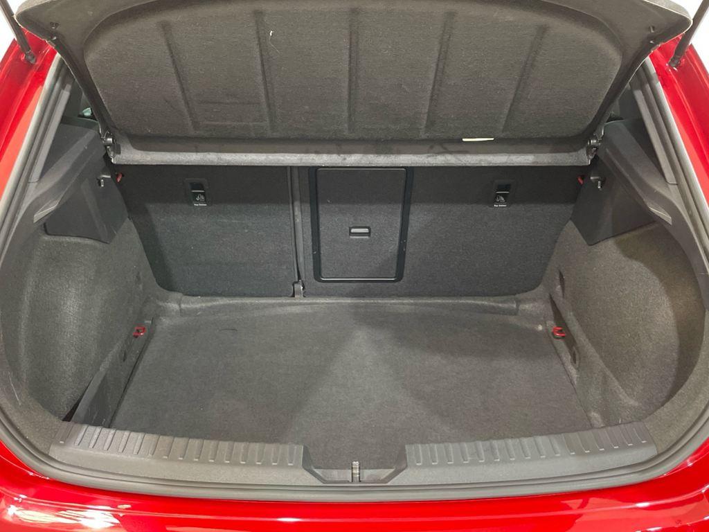 SEAT León 1.5 eTSI en Barcelona