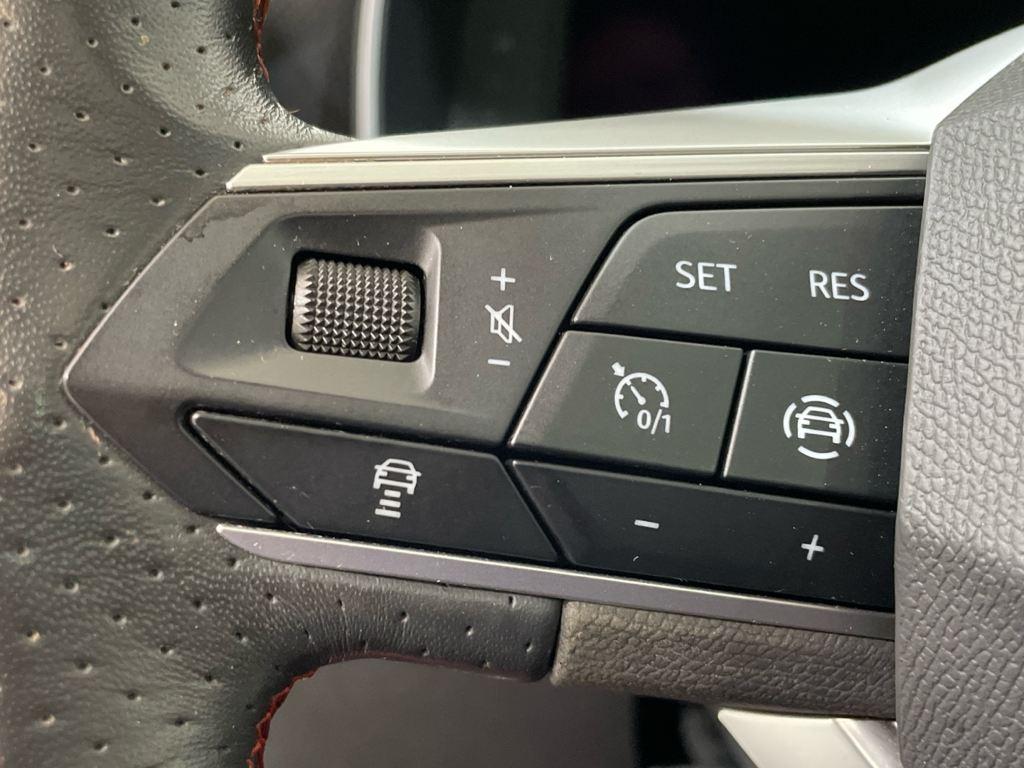 SEAT León 1.5 eTSI en Barcelona