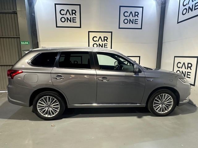 Mitsubishi Outlander 2.4 PHEV Kaiteki 4WD Auto 165 kW (224 CV)