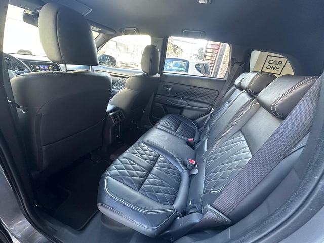 Mitsubishi Outlander 2.4 PHEV Kaiteki 4WD Auto 165 kW (224 CV)