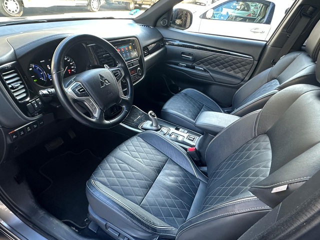 Mitsubishi Outlander 2.4 PHEV Kaiteki 4WD Auto 165 kW (224 CV)
