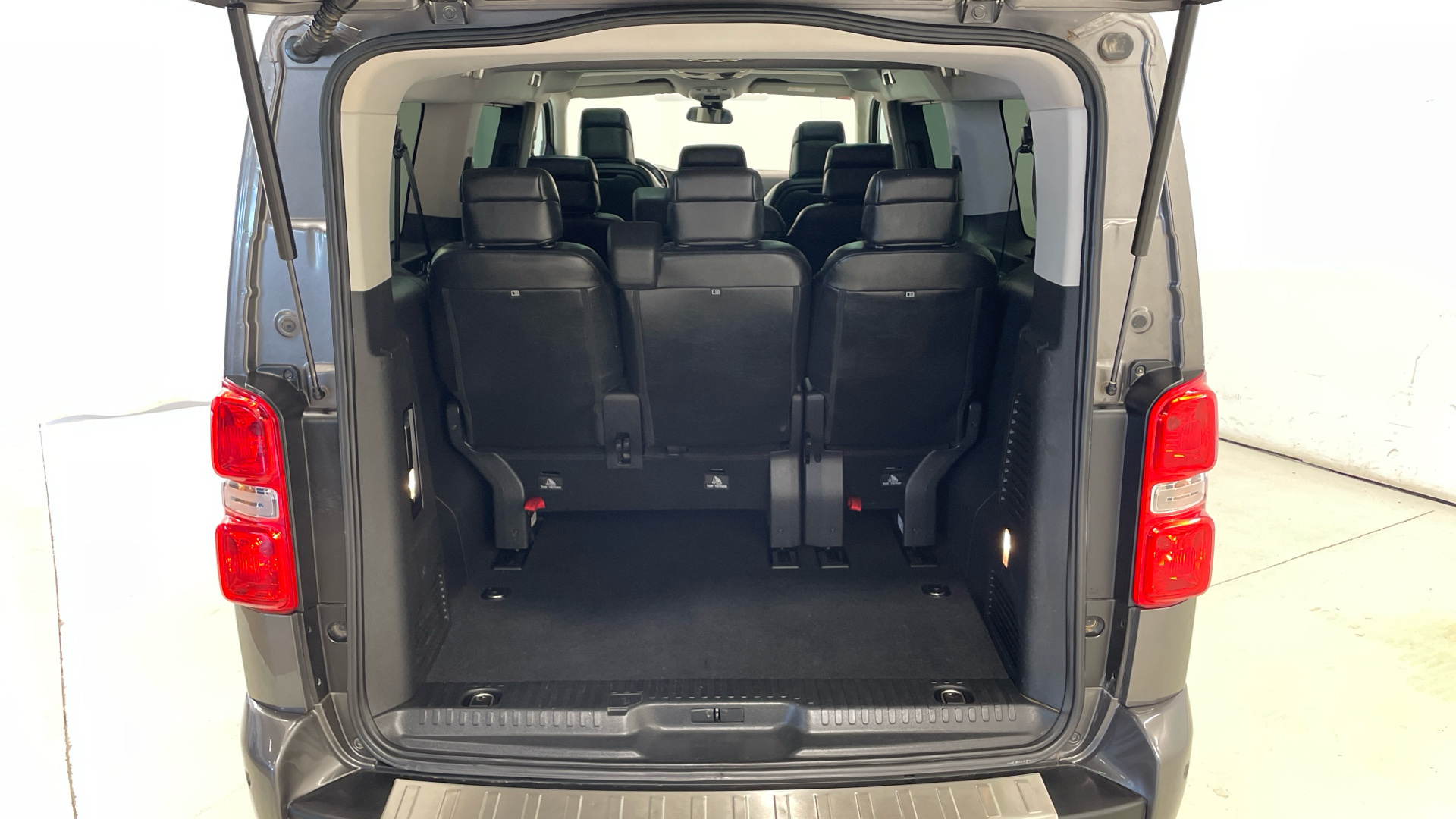 Peugeot Traveller BlueHDi 150 en Barcelona