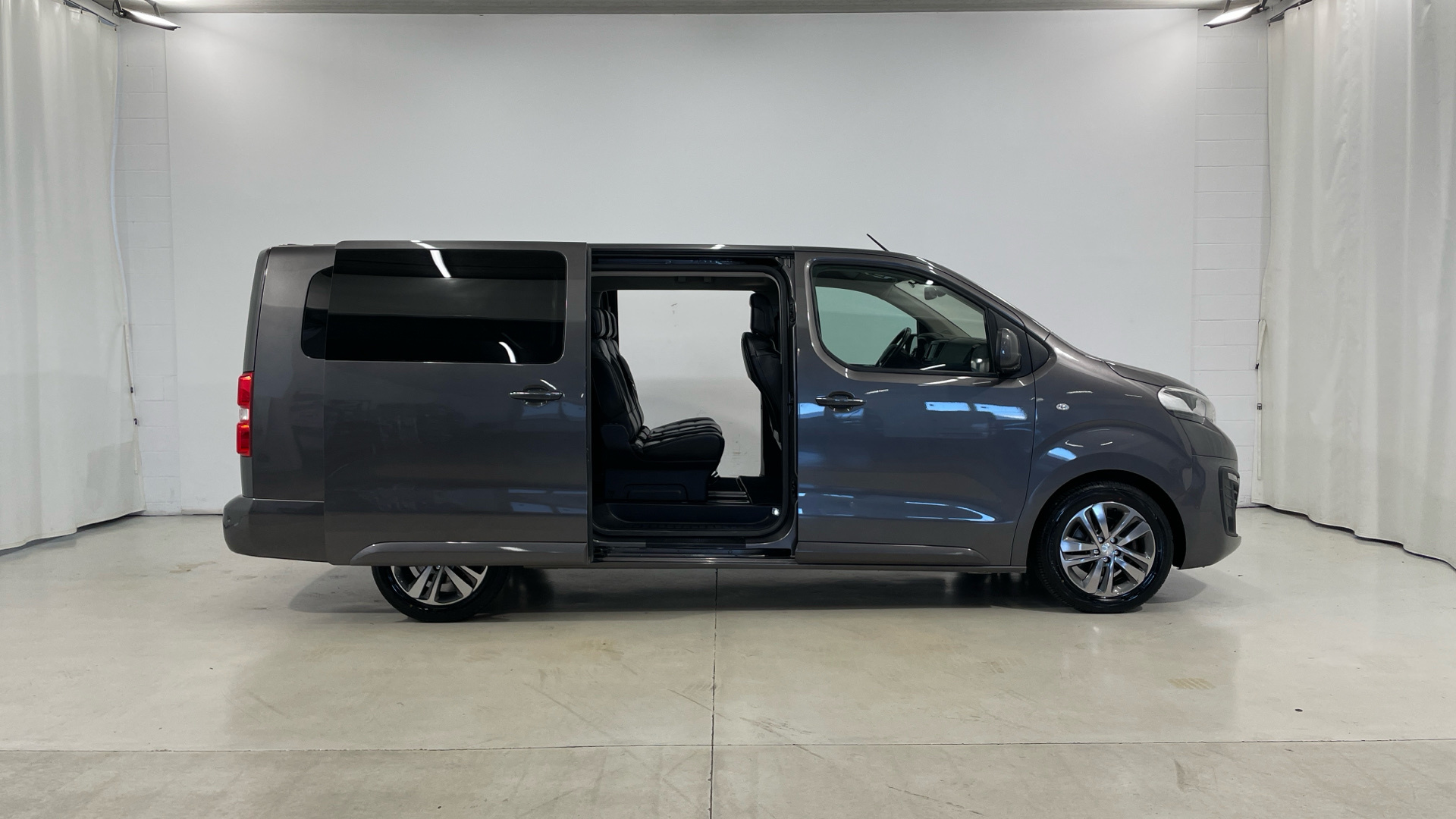 Peugeot Traveller BlueHDi 150 en Barcelona
