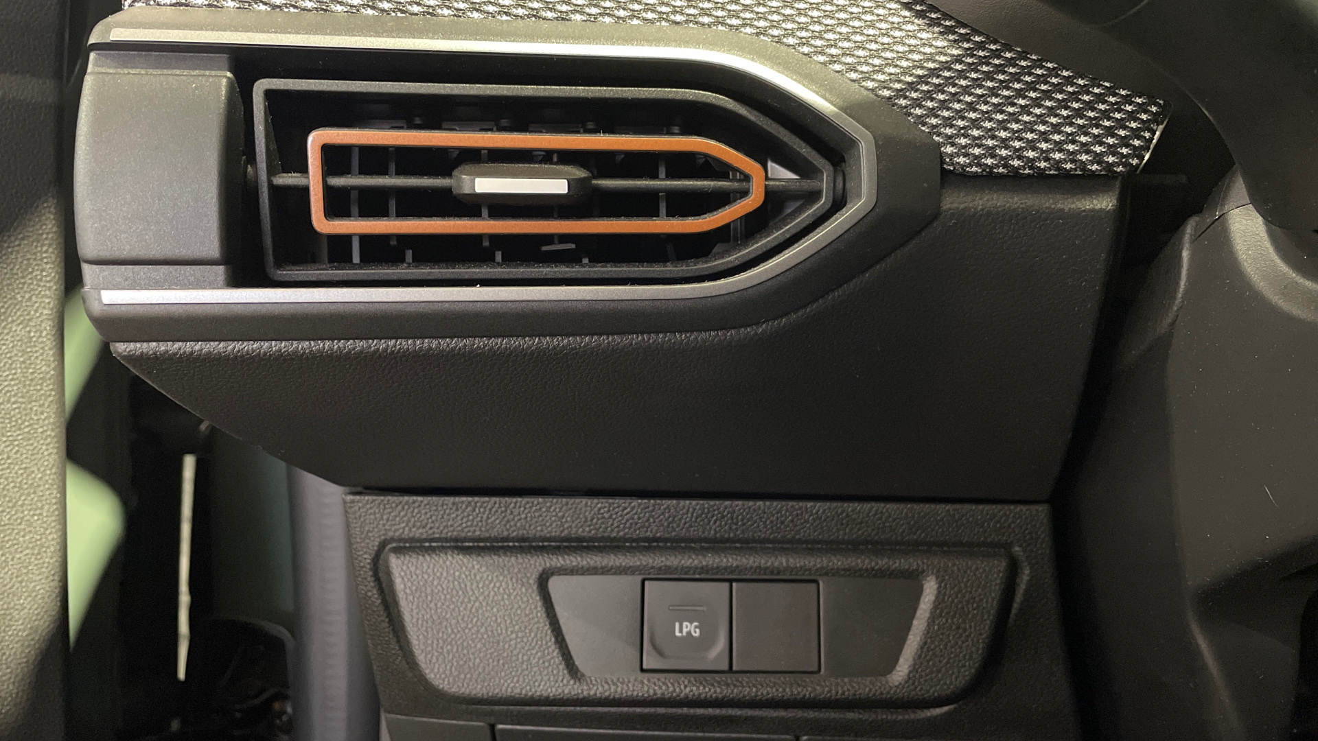 Dacia Sandero ECO-G 100 en Barcelona