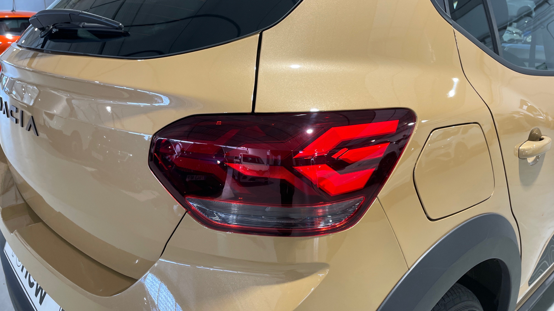 Dacia Sandero ECO-G 100 en Barcelona