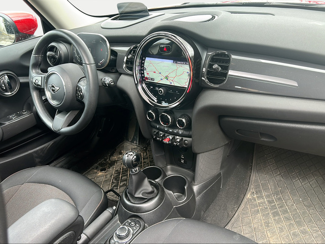 fotoG 7 del MINI MINI Cooper 100 kW (136 CV) 136cv Gasolina del 2022 en Sevilla