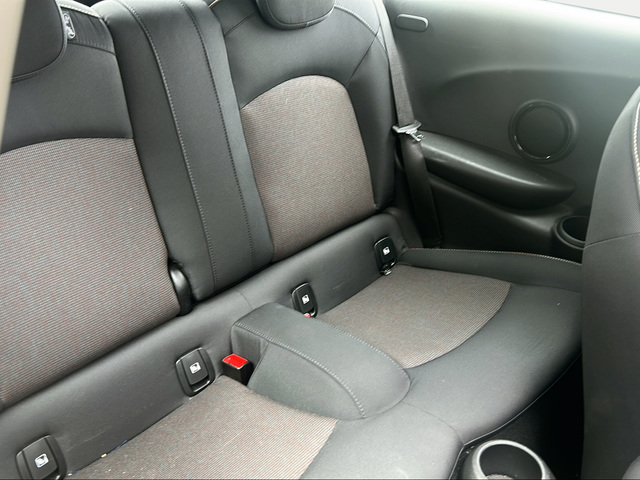 fotoG 8 del MINI MINI Cooper 100 kW (136 CV) 136cv Gasolina del 2022 en Sevilla