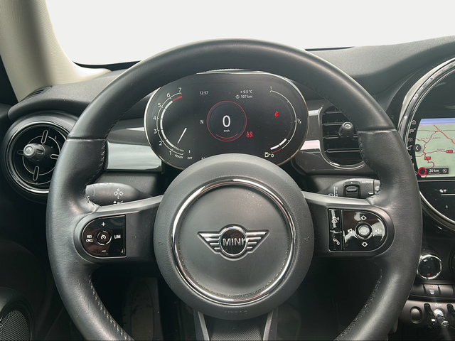 fotoG 12 del MINI MINI Cooper 100 kW (136 CV) 136cv Gasolina del 2022 en Sevilla