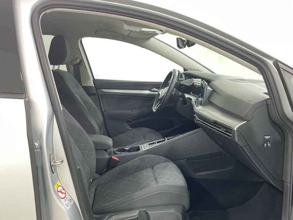 Volkswagen Golf 1.0 eTSI en Barcelona