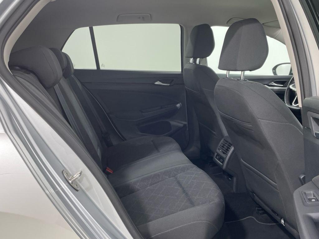 Volkswagen Golf 1.0 eTSI en Barcelona