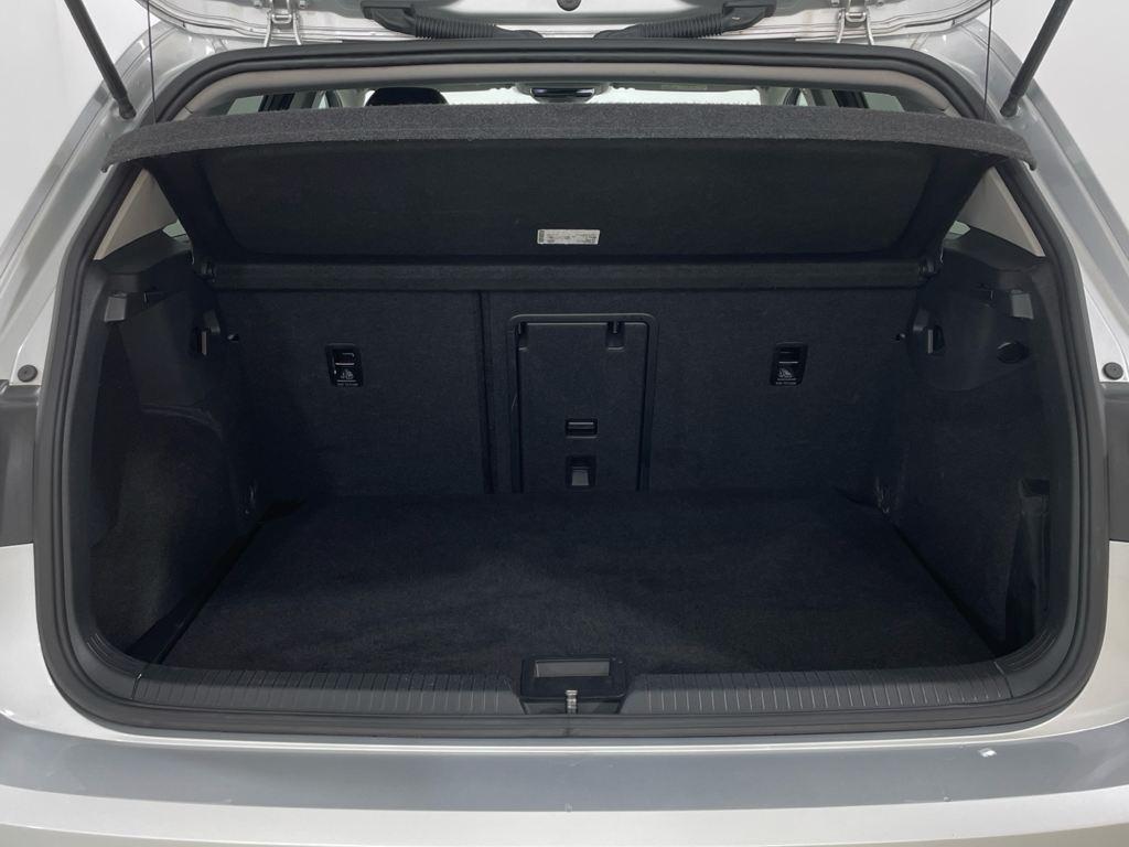 Volkswagen Golf 1.0 eTSI en Barcelona