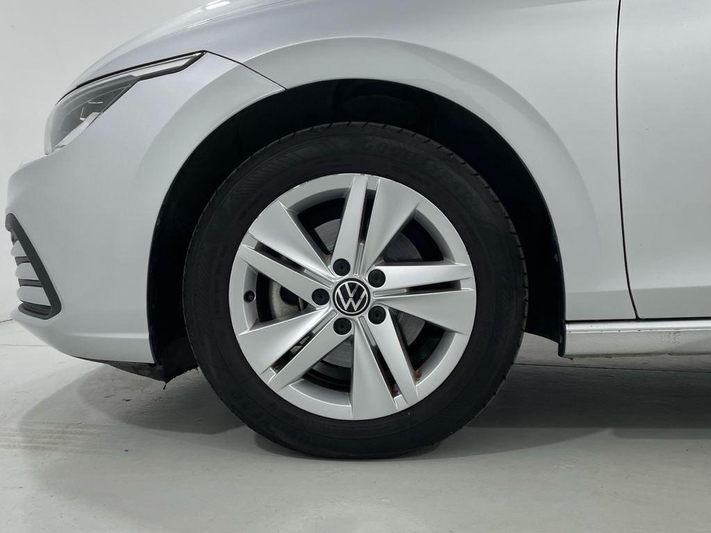 Volkswagen Golf 1.0 eTSI en Barcelona