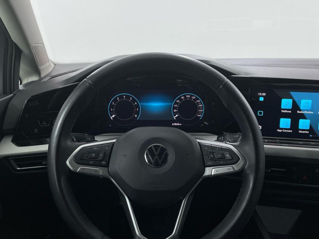 Volkswagen Golf 1.0 eTSI en Barcelona