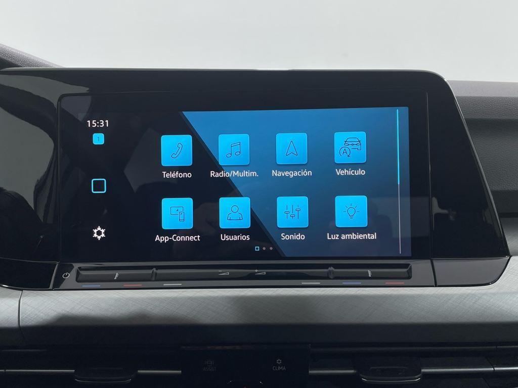 Volkswagen Golf 1.0 eTSI en Barcelona