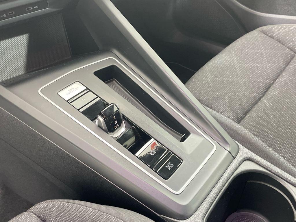 Volkswagen Golf 1.0 eTSI en Barcelona